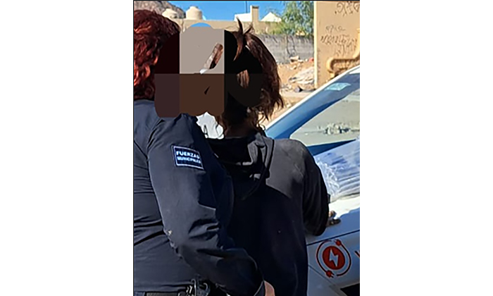 Sorprenden a presunta robacarros en la colonia Ley 57