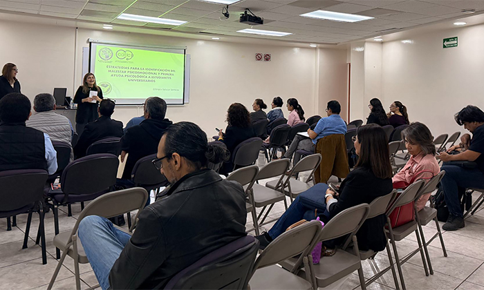 Refuerza capacitación para tutores universitarios