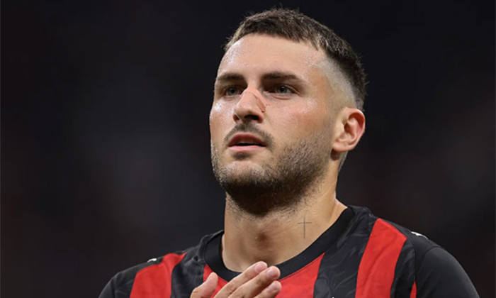 Operarán a Santiago Giménez