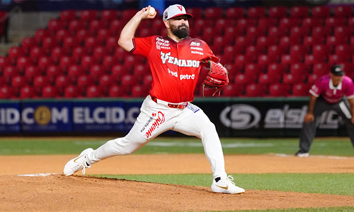 Jugará José Urquidy con Leones de Escogido