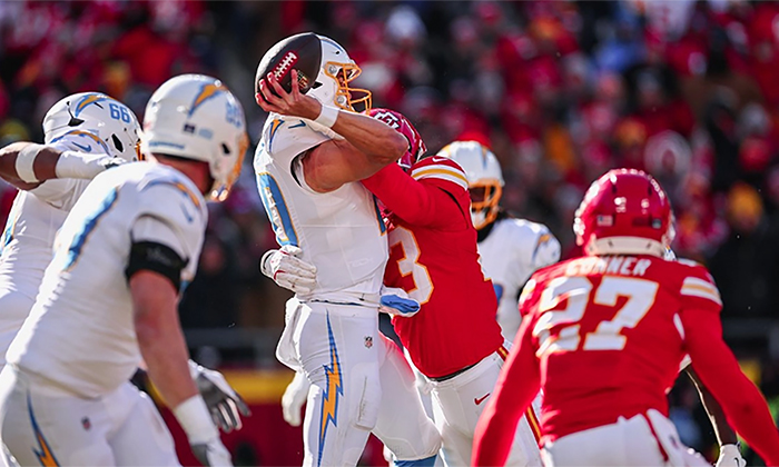 Cargadores eliminan a Jefes de Kansas City