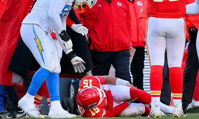 Inicia Patrick Mahomes su rehabilitación tras cirugía de ligamentos de rodilla