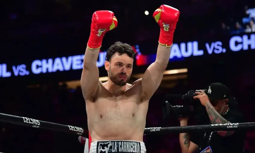 Julio César Chávez Jr. derrota a Ángel Sacco en su regreso al ring