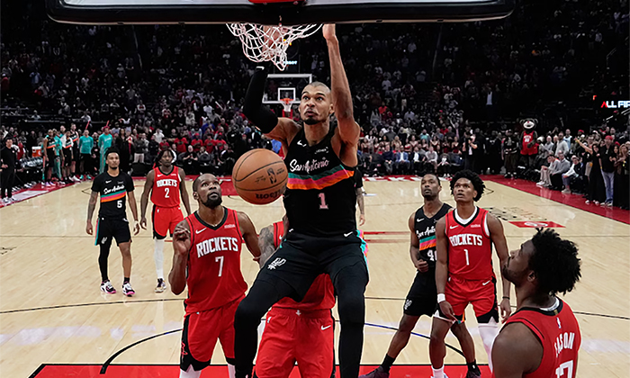 Remonta San Antonio y domina a Rockets