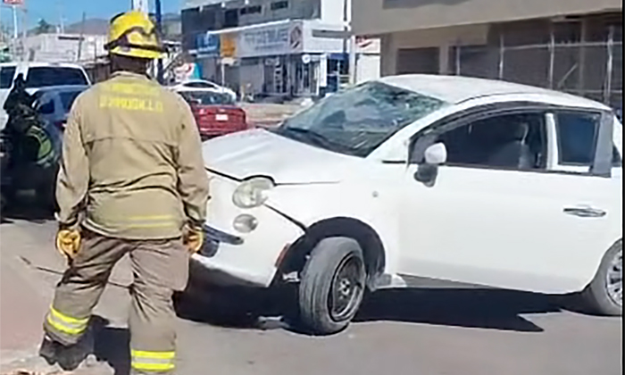 Protagoniza mujer volcamiento de auto en la colonia Miguel Hidalgo