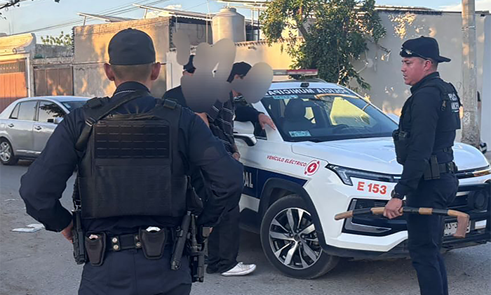 Sorprenden a par de individuos con mariguana en distintas colonias