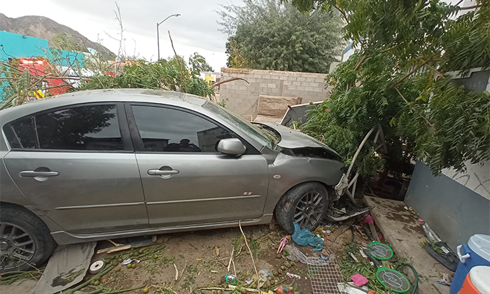 Auto arrolla a niña en su casa en el fraccionamiento Villa Verde