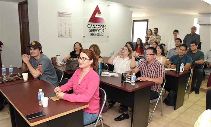 Impulsa Toño Astiazarán a más de 100 emprendedores mediante el programa “Fast Track” en 2025