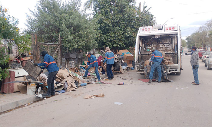 Acopian ocho toneladas de basura y cacharros en la colonia Laura Alicia Frías