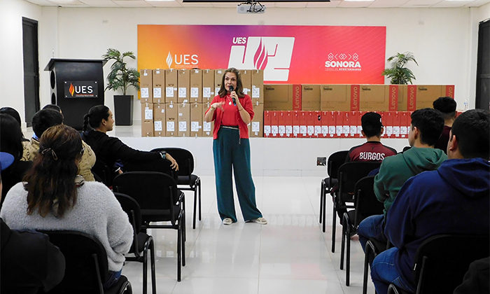 Entrega UES nuevo equipo de cómputo