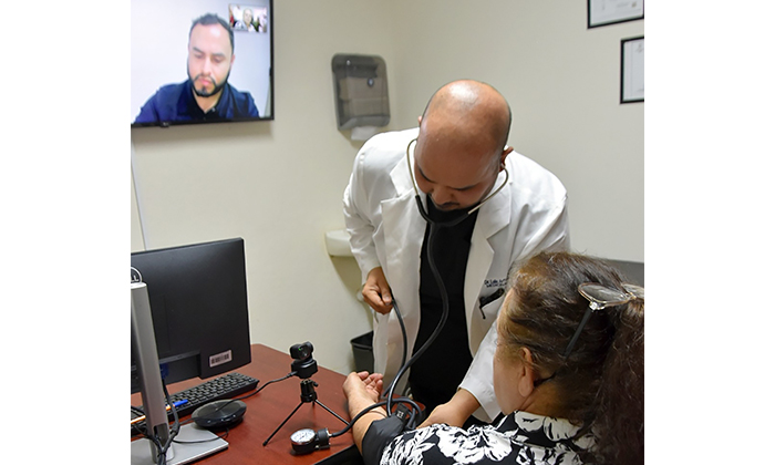 Atiende Isssteson a pacientes a distancia