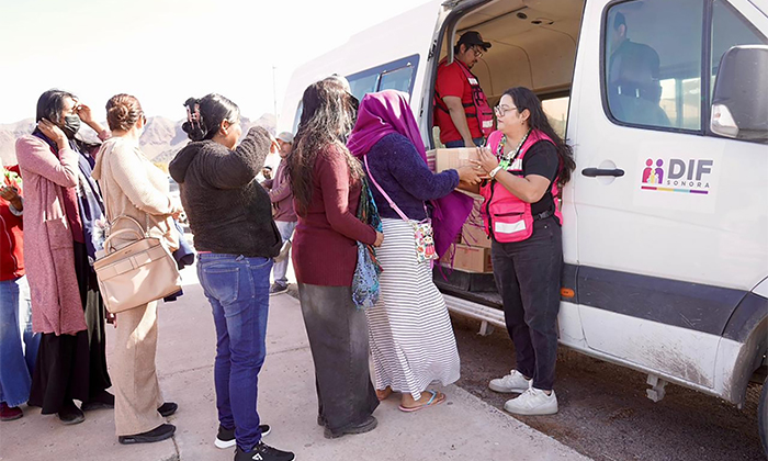 Llevan apoyos alimenticios a comunidad Comca´ac en Punta Chueca