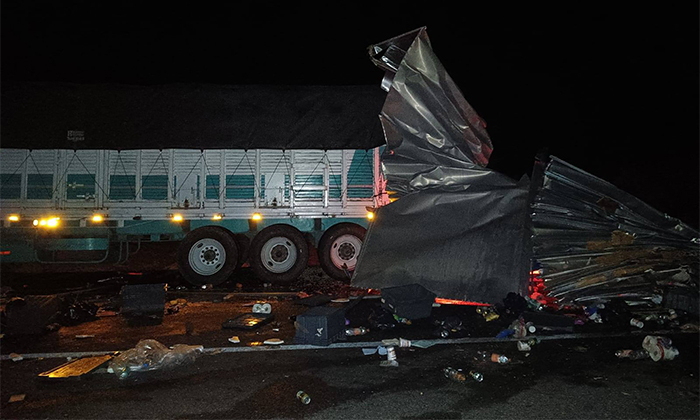 Deja choque de tráilers cuantiosos daños en la carretera Caborca-Sonoyta