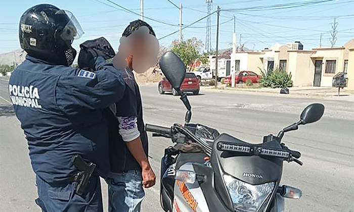 Arrestan a dos hombres por posesión de crystal en distintas colonias