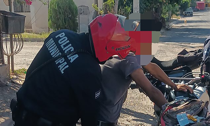 Aprehenden a par de sujetos con crystal en distintas colonias