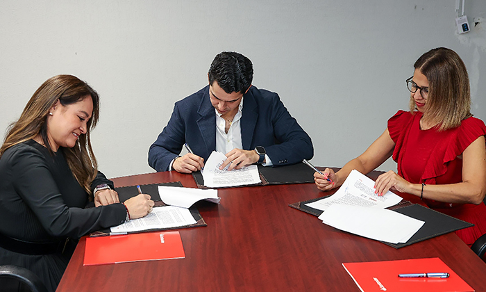 Firma convenio con banco para apoyar Pymes