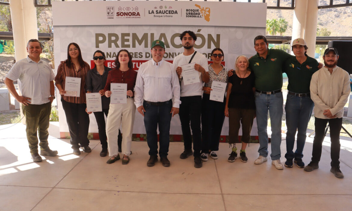 Reconocen el talento artístico de esculturas de madera