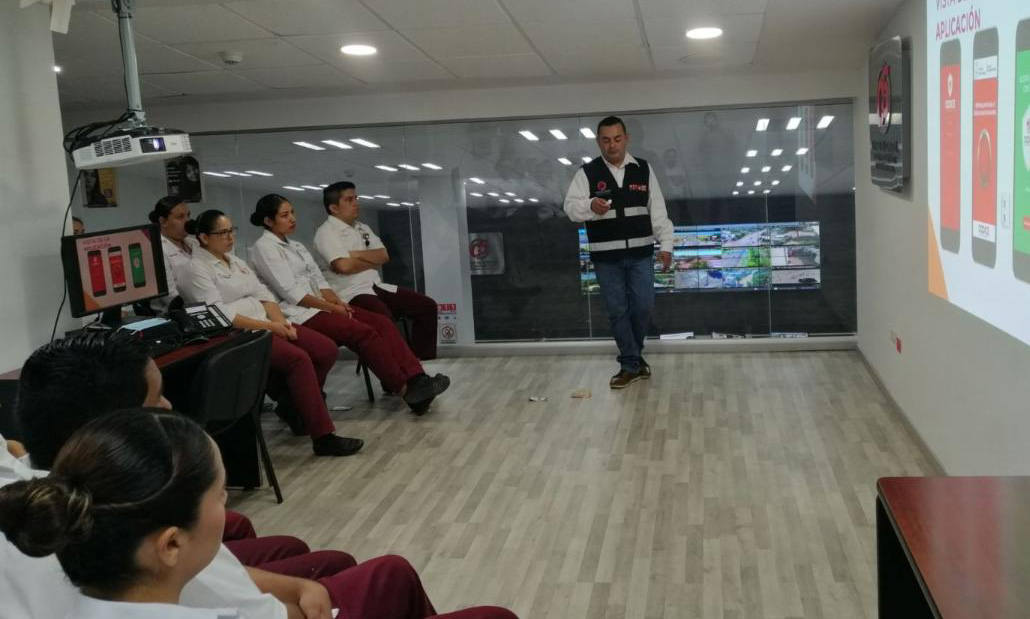 Autoridades del C5i exponen a la población importancia de línea 911