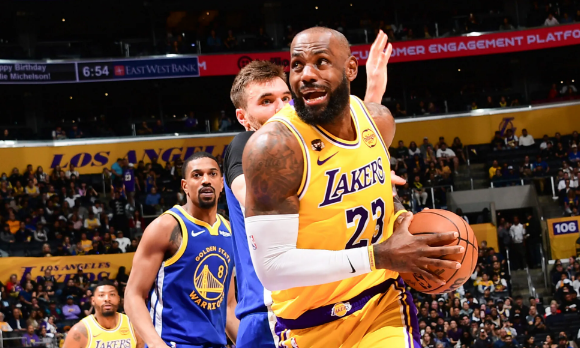 Lakers se imponen en casa a Warriors