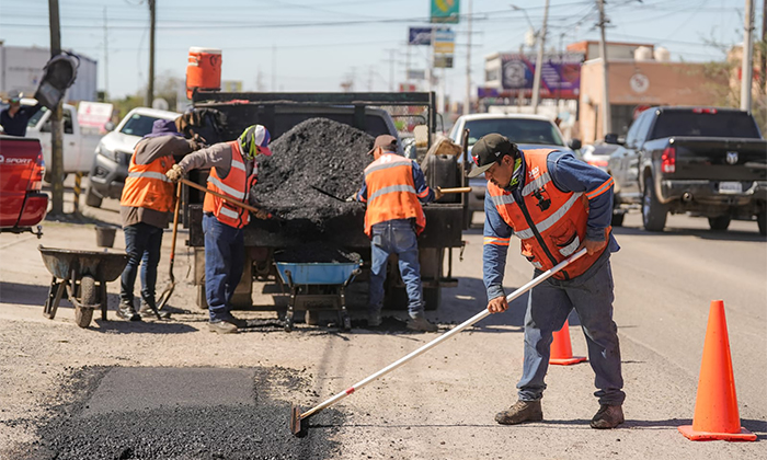 Rehabilita 14 vialidades; Personal del Ayuntamiento de Hermosillo