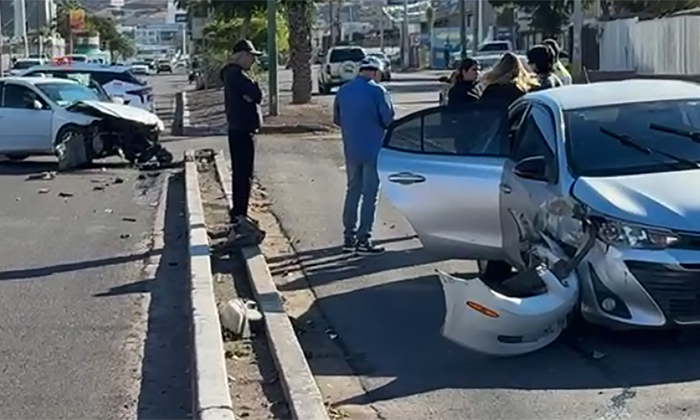 Protagonizan fuerte choque en la colonia Cuatro Olivos