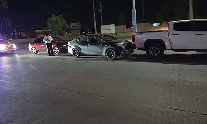 Triple choque deja a persona herida en los bulevares Camino del Seri y Quintero Arce