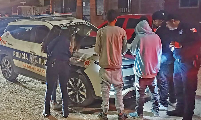 Detienen a pareja de jóvenes agresivos en la colonia Proyecto Río Sonora