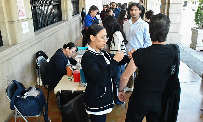 Continúa aplicación de vacunas en Palacio Municipal
