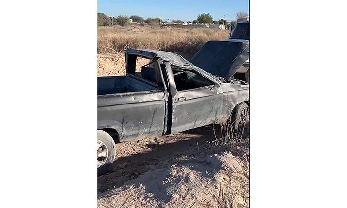 Vuelca y abandonan pick up en Villa del Real en la prolongación del bulevar Quiroga