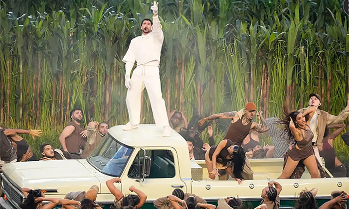 “Truena” Trump contra Bad Bunny por su espectáculo en el medio tiempo del Súper Tazón