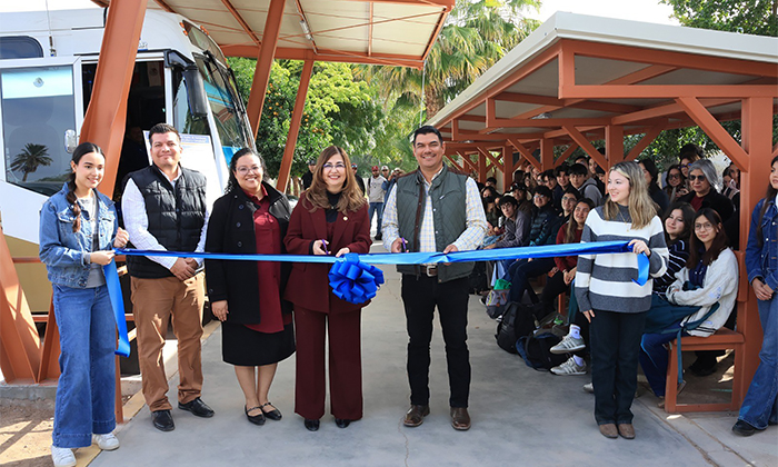 Entrega Unison paradero de camiones a alumnos en el Departamento de Agricultura y Ganadería