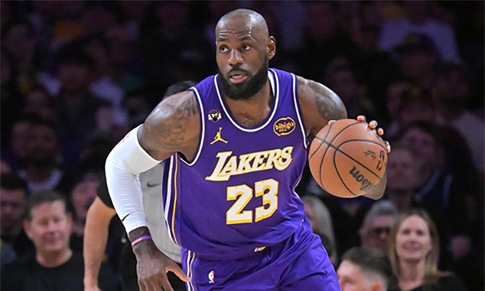 Vencen Lakers por 124-104 a Mavericks