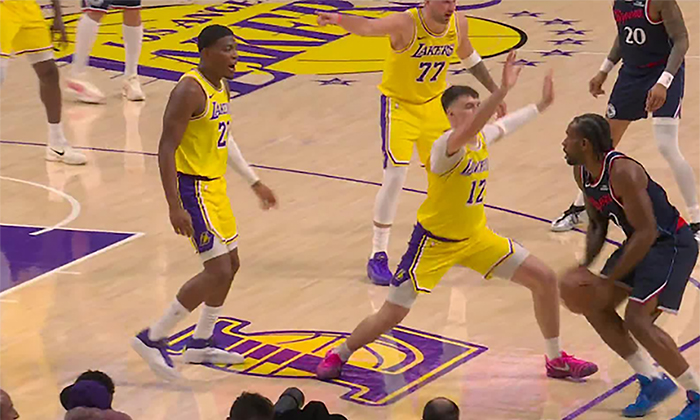 Lakers se impone ante Clippers por 125-122 en apretado encuentro