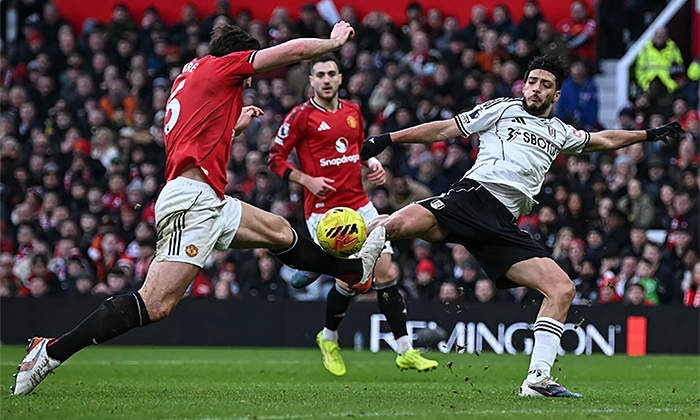 Anota Raúl Jiménez su gol 200 en su carrera al cobrar penal