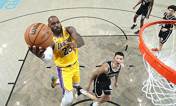 Lakers se impone a Brooklyn por 125 a 109