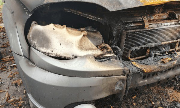 Sofocan Bomberos fuego en vehículo en la colonia Luis Donaldo Colosio