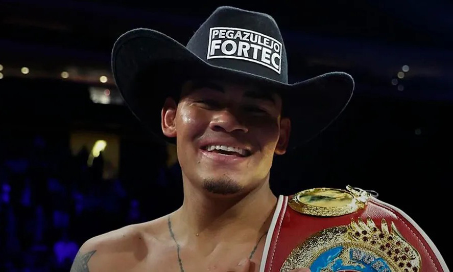 Vaquero Navarrete vence por nocaut técnico a un Sugar Núñez