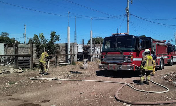 Destruye incendio tres viviendas en la colonia el Rodeo