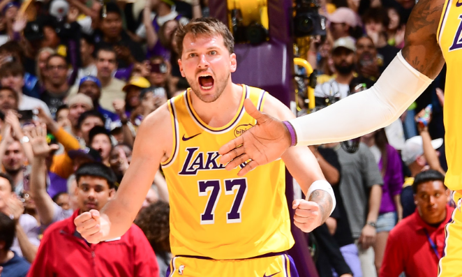 Lakers vence 127 a 125 a Nuggets en cerrado juego