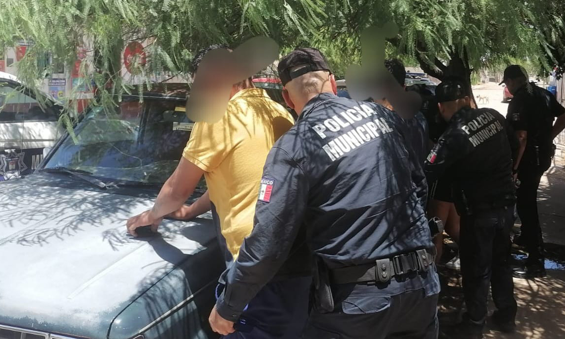 Amaga a su hijastra de muerte y lo detienen en la comisaría Miguel Alemán