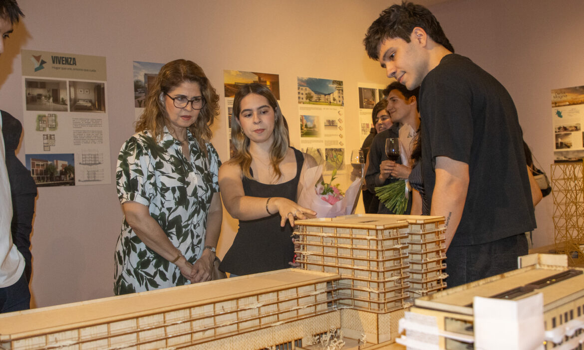 Presentan estudiantes 50 proyectos de distintas obras durante la Gala de Arquitectura