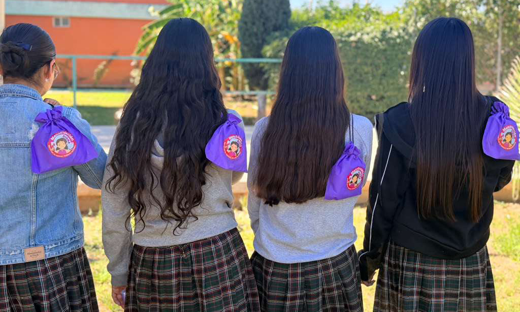 Entregan paquetes menstruales a estudiantes del Conalep en los 14 planteles