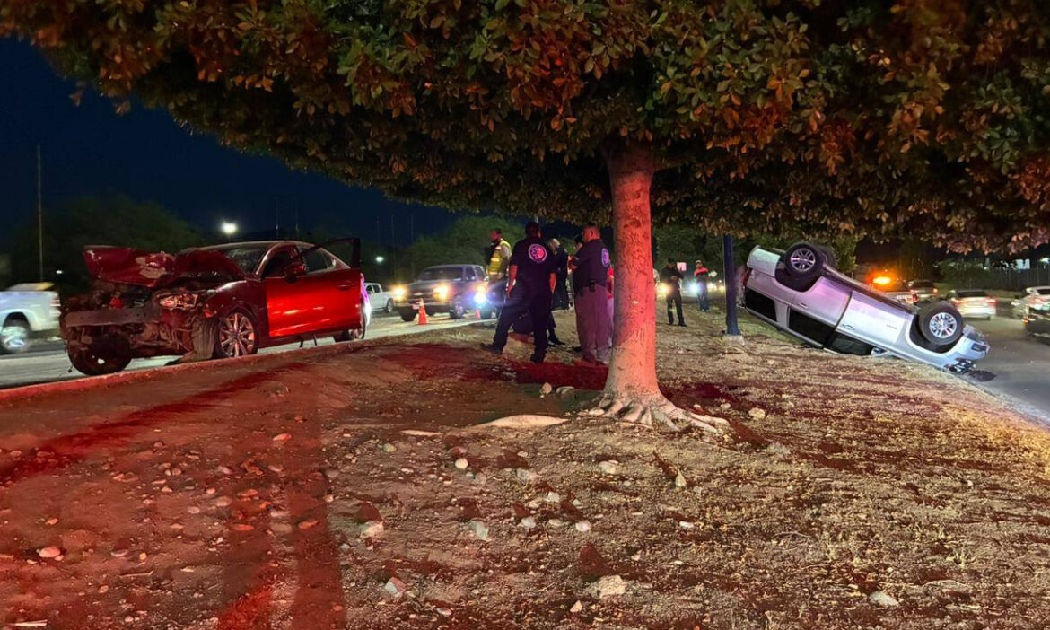 Protagonizan choque volcamiento en el bulevar Juan Bautista Escalante