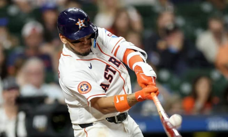 Contribuye Isaac Paredes a triunfo de Astros