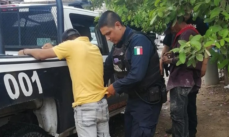 Aprehenden a seis personas con armas blancas en distintas colonias