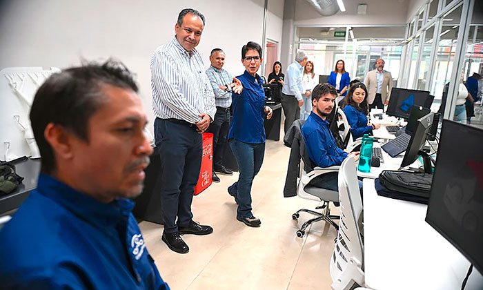 Reconoce Toño Astiazarán talento local; Trabajan en vehículo eléctrico multipropósito