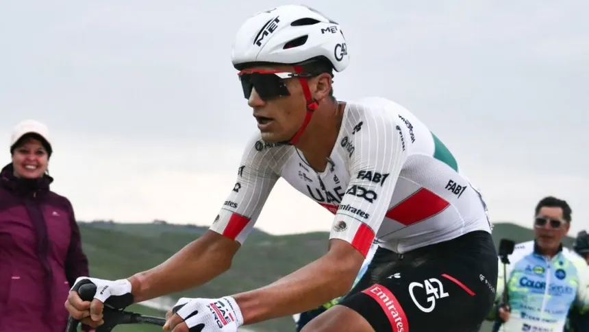 Isaac del Toro cede la cima de la Tirreno Adriático tras una intensa jornada de ciclismo europeo