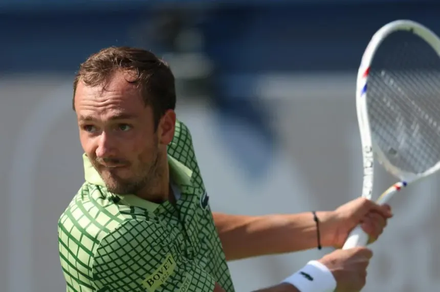 Daniil Medvedev avanza con autoridad tras vencer al vigente campeón en Indian Wells