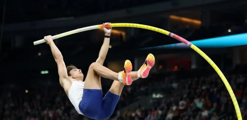Mondo Duplantis establece una nueva marca histórica de salto con garrocha en su tierra natal