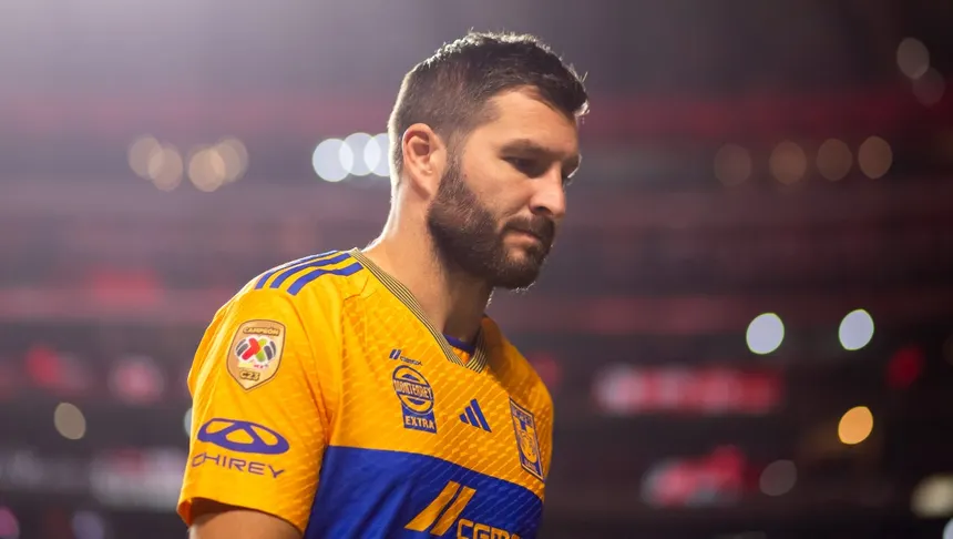 Gignac se une al club de los cuarentones goleadores